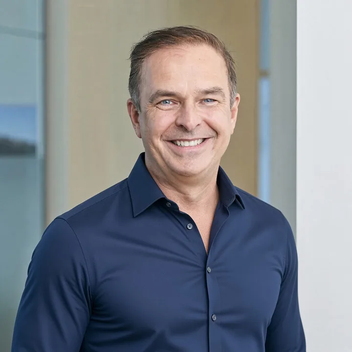 Portraitfoto Dr. Oliver Koch, Zahnarzt, Gründer und Geschäftsführer