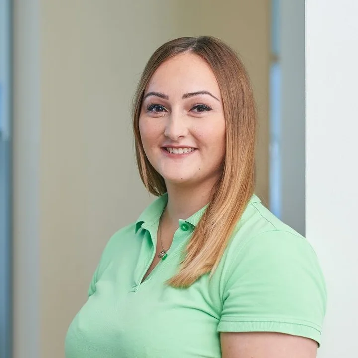 Portraitfoto Julia Grabsch, Zahnmedizinische Fachangestellte